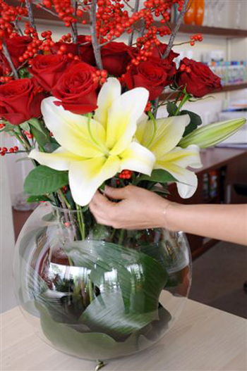 Cách cắm hoa ly ngày tết đẹp 2016 cho phòng khách thêm rực rỡ ngày đầu năm phần 6